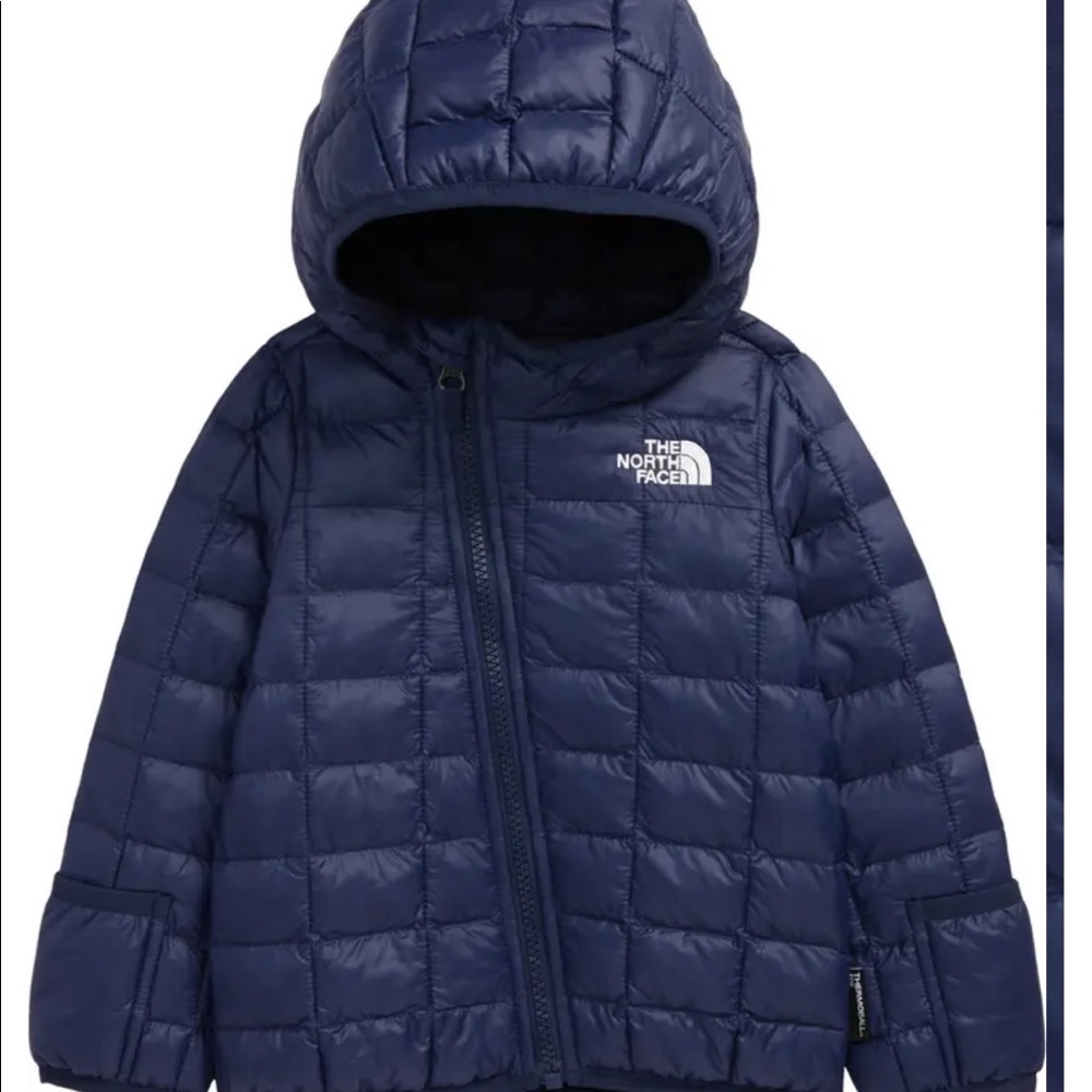 THE NORTH FACE
Thermoball Eco Hooded Jacket Blue